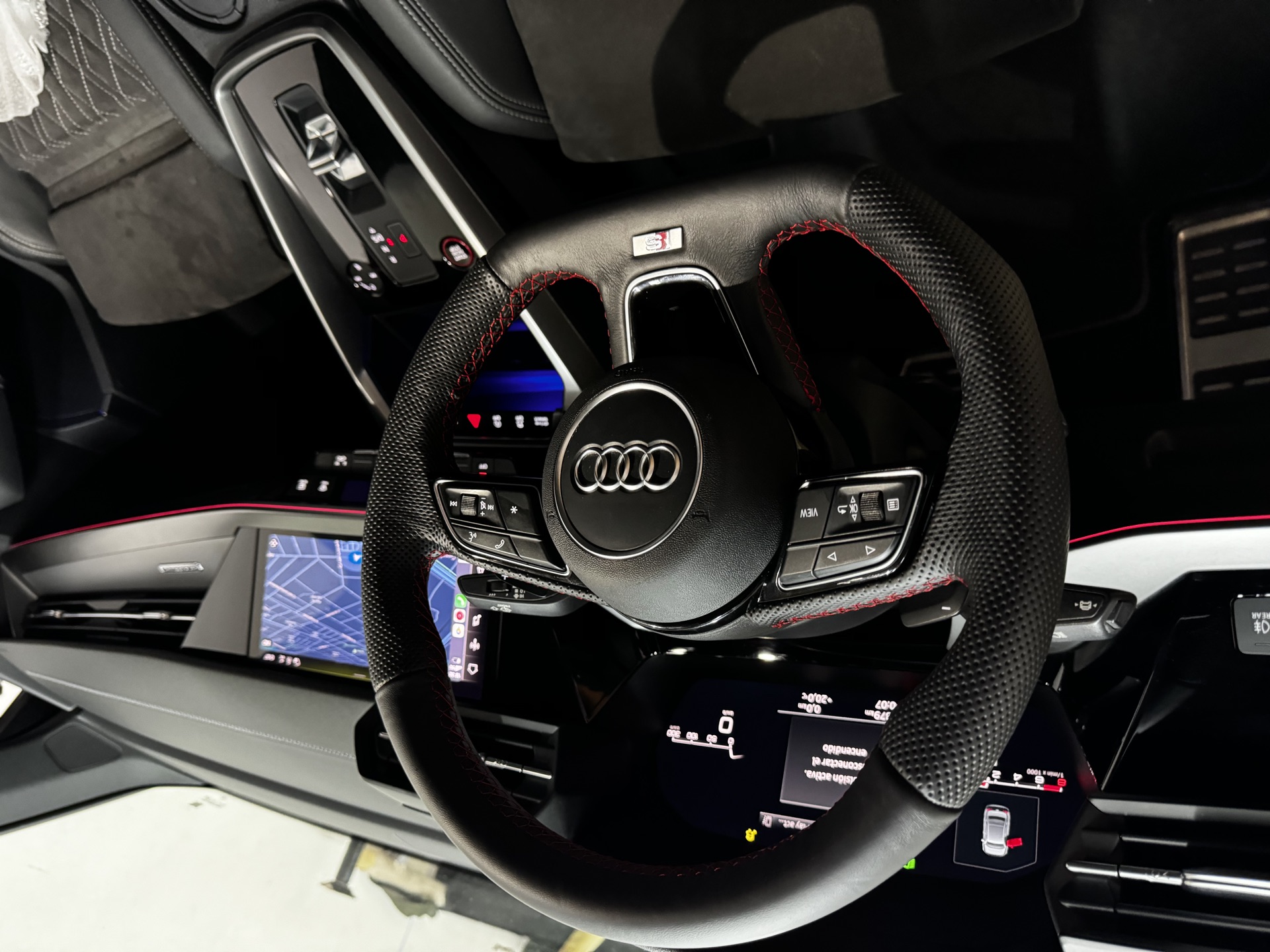 Volante personalizado Audi S-Line en piel y alcántara - Tapicería Corium Valencia